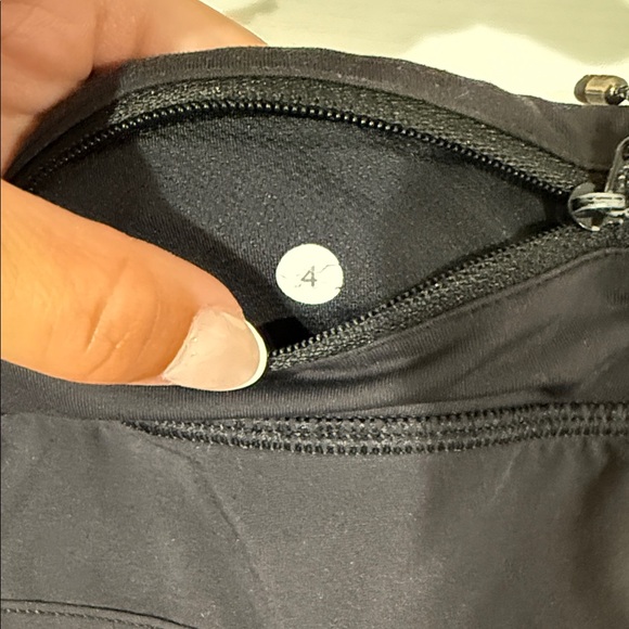 lululemon athletica speed up 2.5 low rise  Black Women's Athletic Shorts - Picture 4 of 4